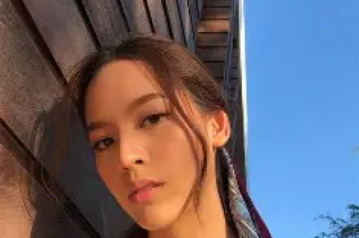 网红草帽姐刚出院就做公益！回老家给村民送月饼反被网友怼作秀