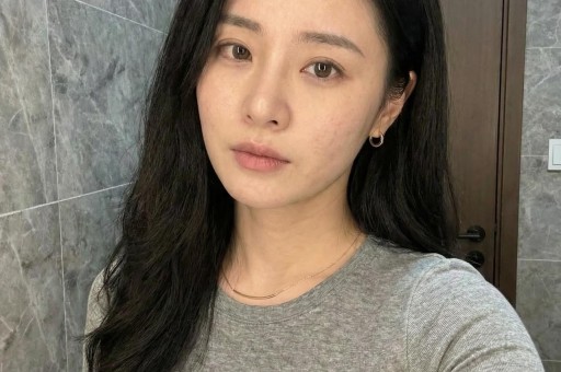 丁嘉丽：未婚先孕、4次堕胎、婚内出轨与孙红雷姐弟恋被唾弃